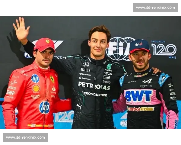 F1 加拿大站天台合影花絮曝光!拉塞尔携维斯塔潘上演 “空中对决” F1 加拿大站天台合影花絮曝光!拉塞尔携维斯塔潘上演 “空中对决”
