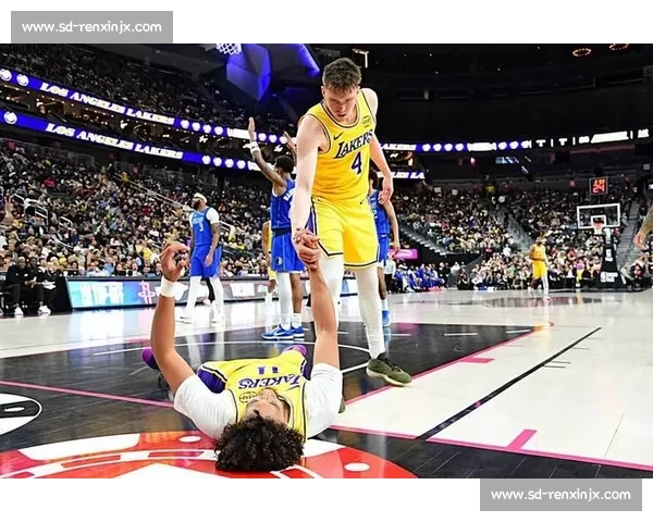 核心侧翼遭截胡！湖人陷双重困境，内线漏洞亟待填补