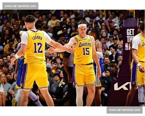 核心侧翼遭截胡！湖人陷双重困境，内线漏洞亟待填补