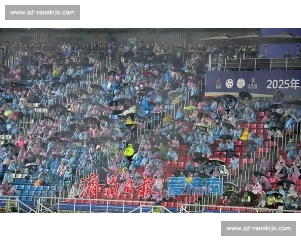 鲁超赛场兄弟情：临沂球迷喊话暖日照